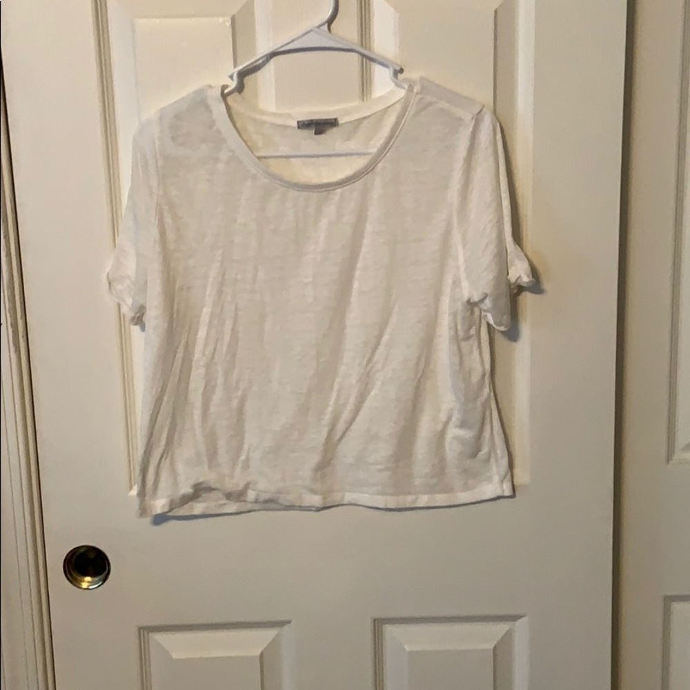 Cropped white tee shirt